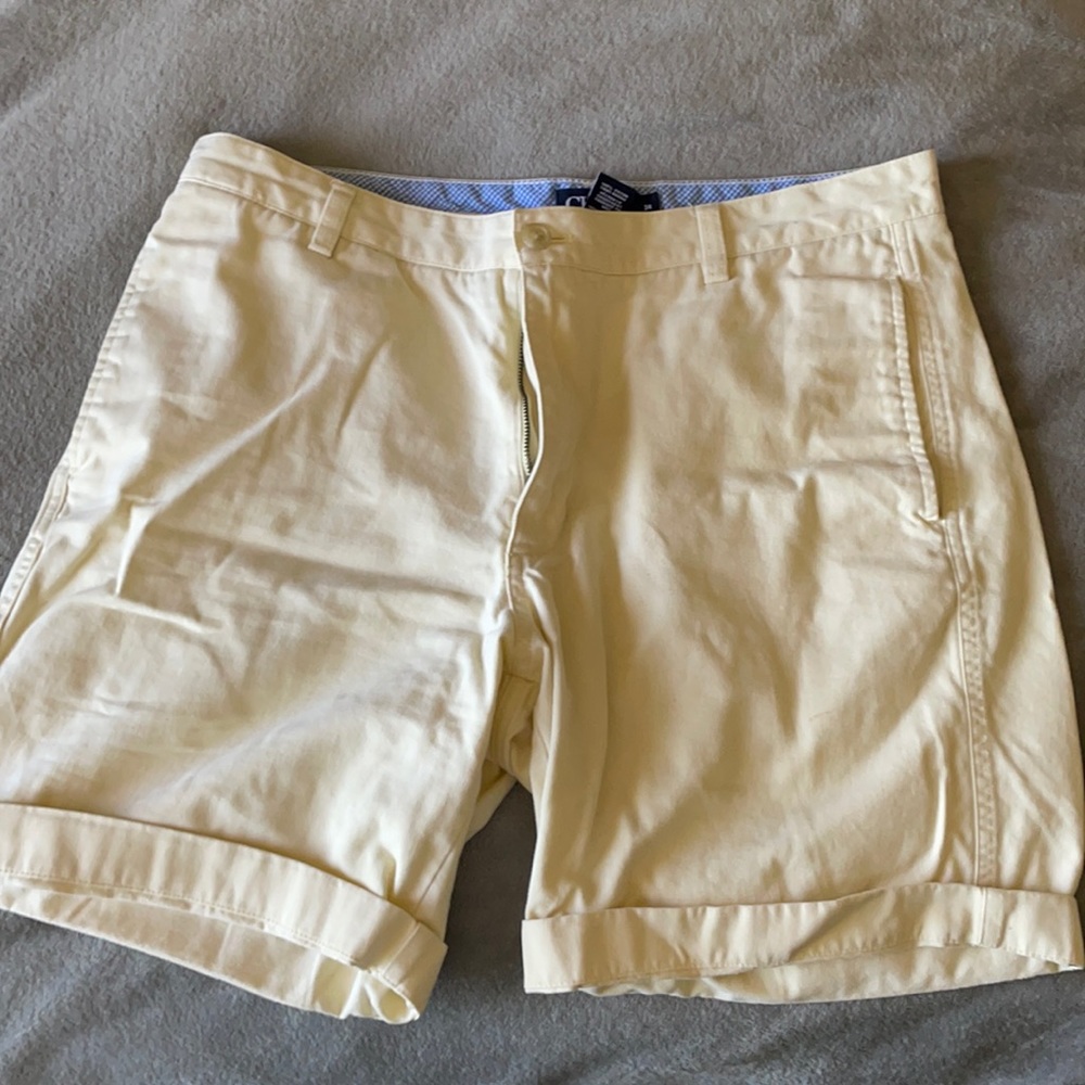 Yellow men’s khaki shorts